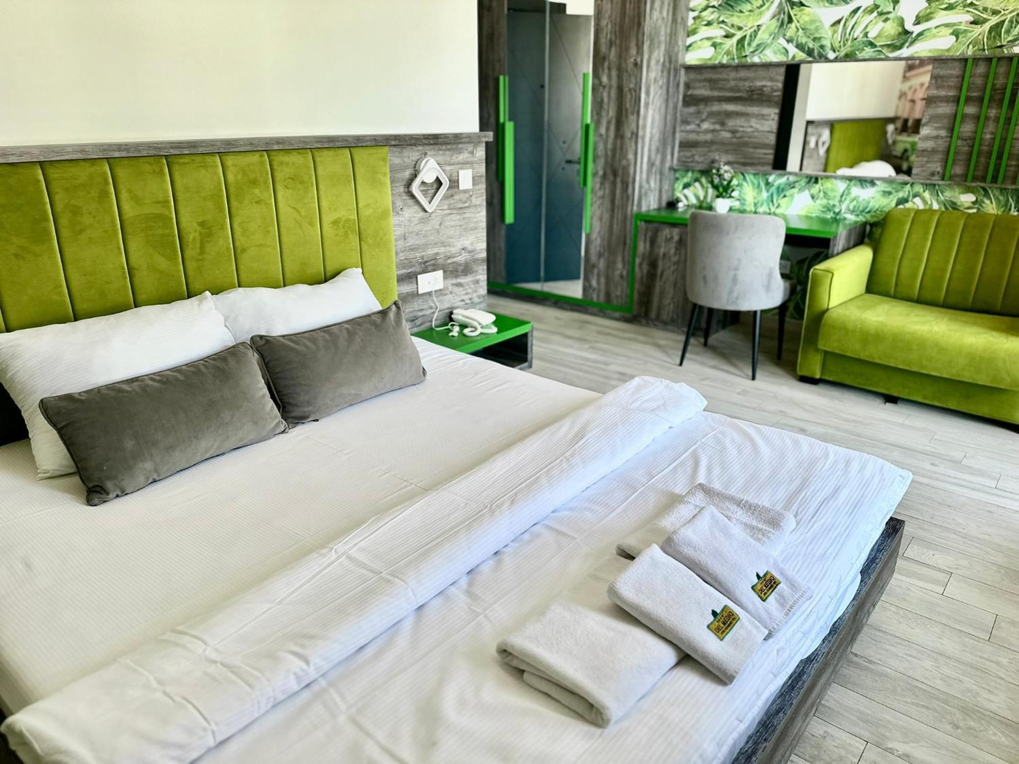 Hotel Del Medio Sutomore Eksteriør bilde